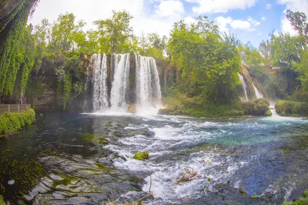 Duden Wodospad Antalya Turcja Letnia Dzika Przyroda Zielonymi Drzewami Panoramiczny — Zdjęcie stockowe