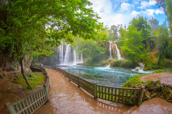 Duden Şelalesi Antalya Hindisi Yeşil Ağaçlı Vahşi Yaz Duden Şelalesi — Stok fotoğraf