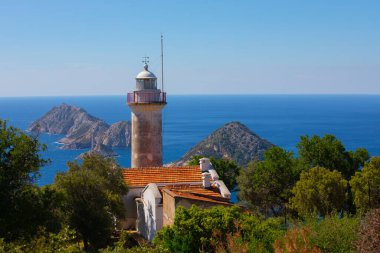 Gelidonya deniz feneri, tıpkı Adrasan ve Kumluca arasındaki gizli bir cennet gibi, yürüyüş yapanlar ve yürüyüşçüler için en çok yeşil ve mavi rengin uyuştuğu yerlerden biridir..