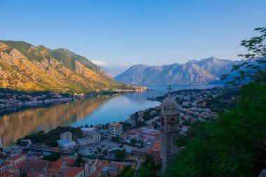 Tarihi Kotor Kasabası ve Adriyatik Denizi, Balkan dağları, Karadağ Kotor Koyu