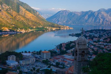Tarihi Kotor Kasabası ve Adriyatik Denizi, Balkan dağları, Karadağ Kotor Koyu