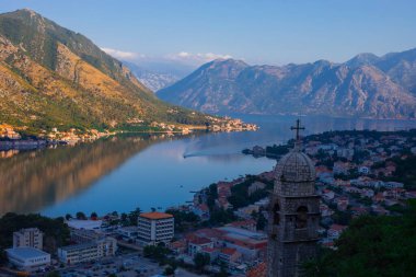 Tarihi Kotor Kasabası ve Adriyatik Denizi, Balkan dağları, Karadağ Kotor Koyu