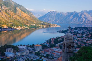 Tarihi Kotor Kasabası ve Adriyatik Denizi, Balkan dağları, Karadağ Kotor Koyu