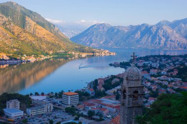 Tarihi Kotor Kasabası ve Adriyatik Denizi, Balkan dağları, Karadağ Kotor Koyu