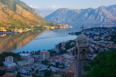 Tarihi Kotor Kasabası ve Adriyatik Denizi, Balkan dağları, Karadağ Kotor Koyu