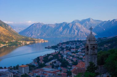 Tarihi Kotor Kasabası ve Adriyatik Denizi, Balkan dağları, Karadağ Kotor Koyu