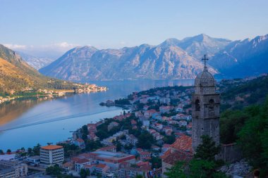 Tarihi Kotor Kasabası ve Adriyatik Denizi, Balkan dağları, Karadağ Kotor Koyu