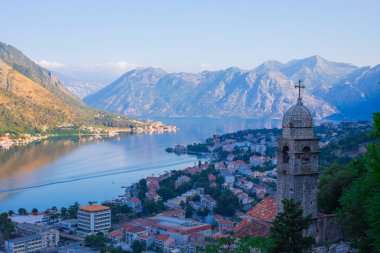 Tarihi Kotor Kasabası ve Adriyatik Denizi, Balkan dağları, Karadağ Kotor Koyu