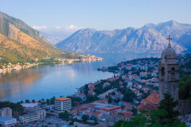Tarihi Kotor Kasabası ve Adriyatik Denizi, Balkan dağları, Karadağ Kotor Koyu