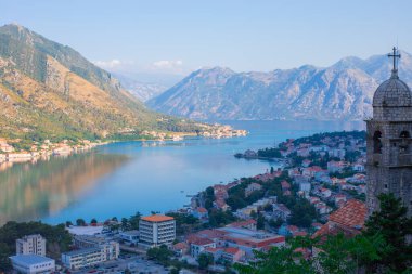 Tarihi Kotor Kasabası ve Adriyatik Denizi, Balkan dağları, Karadağ Kotor Koyu