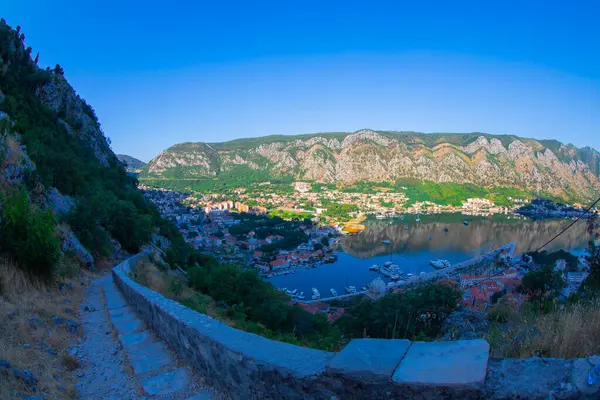 Casco Antiguo Kotor Bahía Kotor Del Mar Adriático Montañas Balcánicas —  Fotos de Stock