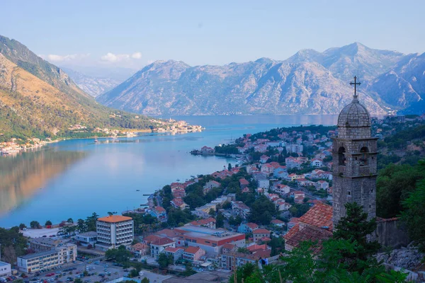 Tarihi Kotor Kasabası ve Adriyatik Denizi, Balkan dağları, Karadağ Kotor Koyu