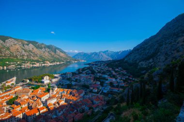 Tarihi Kotor Kasabası ve Adriyatik Denizi, Balkan dağları, Karadağ Kotor Koyu