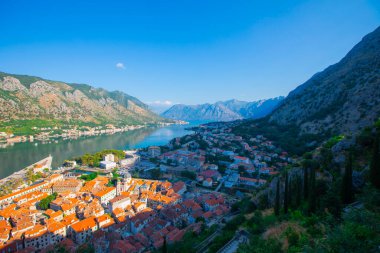 Tarihi Kotor Kasabası ve Adriyatik Denizi, Balkan dağları, Karadağ Kotor Koyu