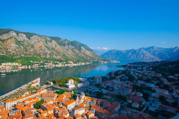 Casco Antiguo Kotor Bahía Kotor Del Mar Adriático Montañas Balcánicas —  Fotos de Stock