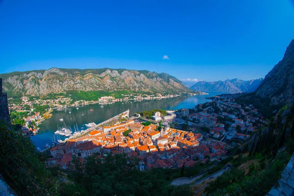 Die Historische Altstadt Von Kotor Und Die Bucht Von Kotor — Stockfoto