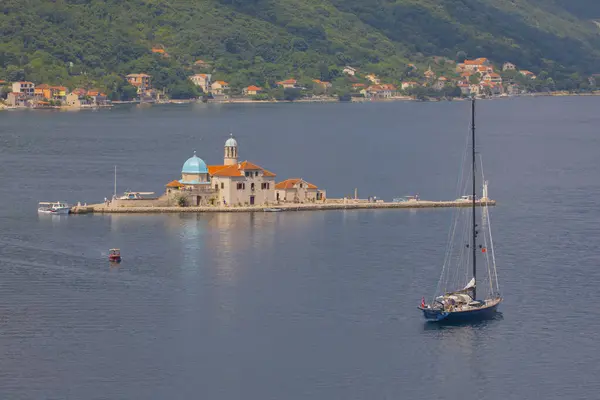 Sziklás Szűzanya Templom Szent György Sziget Kotori Öböl Perast Közelében — Stock Fotó