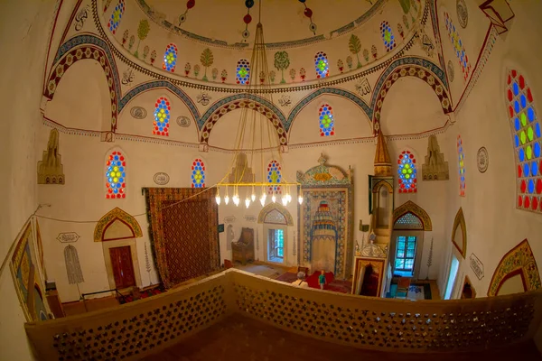モスタルで2番目に大きなモスクであるコスキー メフメト モスクの内部の建築の詳細 1618年に完成したオスマン建築の特別な例 — ストック写真