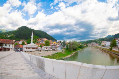 Eski taş köprü Visegrad Drina nehirde'de görev Mehmed Paşa Sokolovic, 1571 ve 1577 arasında Mimar Sinan, Bosna-Hersek tarafından inşa.