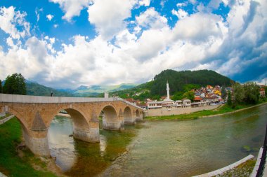 Eski taş köprü Visegrad Drina nehirde'de görev Mehmed Paşa Sokolovic, 1571 ve 1577 arasında Mimar Sinan, Bosna-Hersek tarafından inşa.