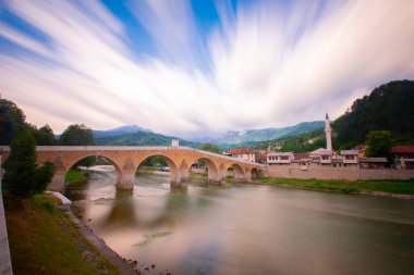 Eski taş köprü Visegrad Drina nehirde'de görev Mehmed Paşa Sokolovic, 1571 ve 1577 arasında Mimar Sinan, Bosna-Hersek tarafından inşa.