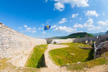 Saraybosna Kalesi ve şehir görüşü