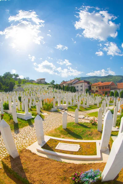 Muslimischer Friedhof Für Die Opfer Des Bosnienkrieges Sarajevo Bosnien Und — Stockfoto