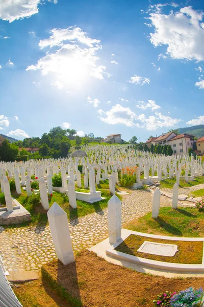 Muslimischer Friedhof Für Die Opfer Des Bosnienkrieges Sarajevo Bosnien Und — Stockfoto