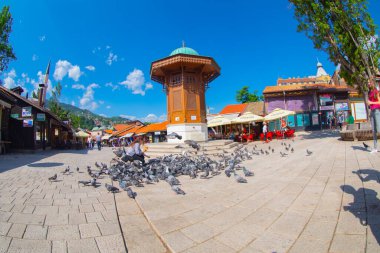 Sebilj ahşap çeşme eski şehir Saraybosna, Bosna Hersek sermaye şehir Bascarsija'da kare