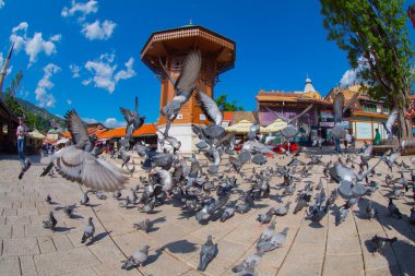Sebilj ahşap çeşme eski şehir Saraybosna, Bosna Hersek sermaye şehir Bascarsija'da kare