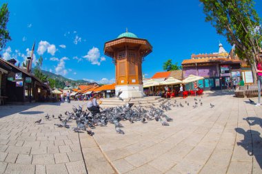 Sebilj ahşap çeşme eski şehir Saraybosna, Bosna Hersek sermaye şehir Bascarsija'da kare