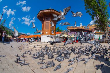 Sebilj ahşap çeşme eski şehir Saraybosna, Bosna Hersek sermaye şehir Bascarsija'da kare