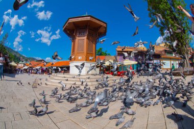 Sebilj ahşap çeşme eski şehir Saraybosna, Bosna Hersek sermaye şehir Bascarsija'da kare