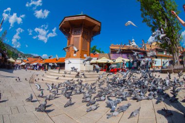 Sebilj ahşap çeşme eski şehir Saraybosna, Bosna Hersek sermaye şehir Bascarsija'da kare