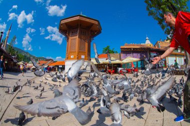 Sebilj ahşap çeşme eski şehir Saraybosna, Bosna Hersek sermaye şehir Bascarsija'da kare