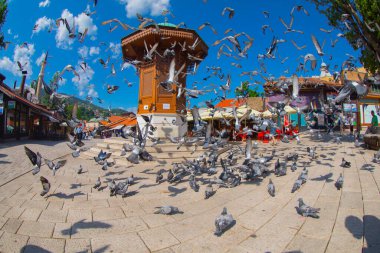 Sebilj ahşap çeşme eski şehir Saraybosna, Bosna Hersek sermaye şehir Bascarsija'da kare