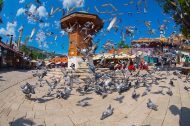 Sebilj ahşap çeşme eski şehir Saraybosna, Bosna Hersek sermaye şehir Bascarsija'da kare