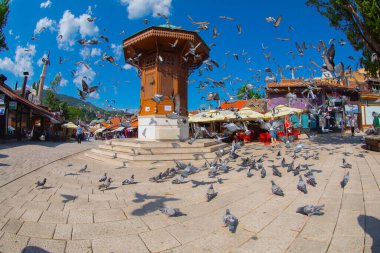 Sebilj ahşap çeşme eski şehir Saraybosna, Bosna Hersek sermaye şehir Bascarsija'da kare