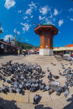Sebilj ahşap çeşme eski şehir Saraybosna, Bosna Hersek sermaye şehir Bascarsija'da kare