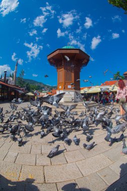 Sebilj ahşap çeşme eski şehir Saraybosna, Bosna Hersek sermaye şehir Bascarsija'da kare