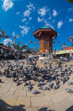 Sebilj ahşap çeşme eski şehir Saraybosna, Bosna Hersek sermaye şehir Bascarsija'da kare