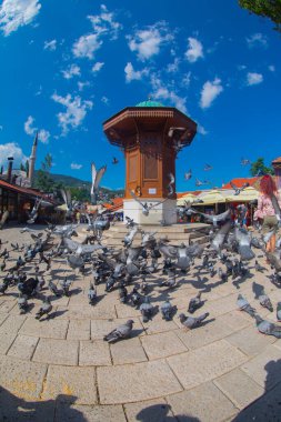 Sebilj ahşap çeşme eski şehir Saraybosna, Bosna Hersek sermaye şehir Bascarsija'da kare