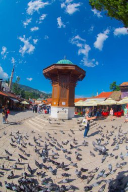 Sebilj ahşap çeşme eski şehir Saraybosna, Bosna Hersek sermaye şehir Bascarsija'da kare