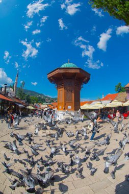 Sebilj ahşap çeşme eski şehir Saraybosna, Bosna Hersek sermaye şehir Bascarsija'da kare
