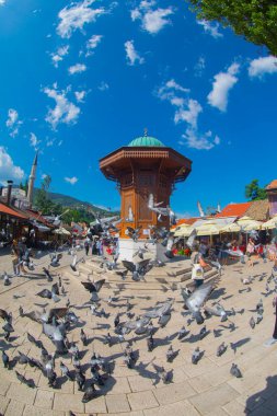 Sebilj ahşap çeşme eski şehir Saraybosna, Bosna Hersek sermaye şehir Bascarsija'da kare