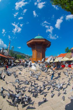 Sebilj ahşap çeşme eski şehir Saraybosna, Bosna Hersek sermaye şehir Bascarsija'da kare