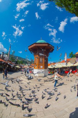 Sebilj ahşap çeşme eski şehir Saraybosna, Bosna Hersek sermaye şehir Bascarsija'da kare