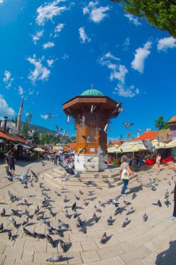 Sebilj ahşap çeşme eski şehir Saraybosna, Bosna Hersek sermaye şehir Bascarsija'da kare