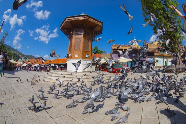 Sebilj ahşap çeşme eski şehir Saraybosna, Bosna Hersek sermaye şehir Bascarsija'da kare