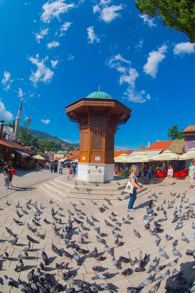 Sebilj ahşap çeşme eski şehir Saraybosna, Bosna Hersek sermaye şehir Bascarsija'da kare